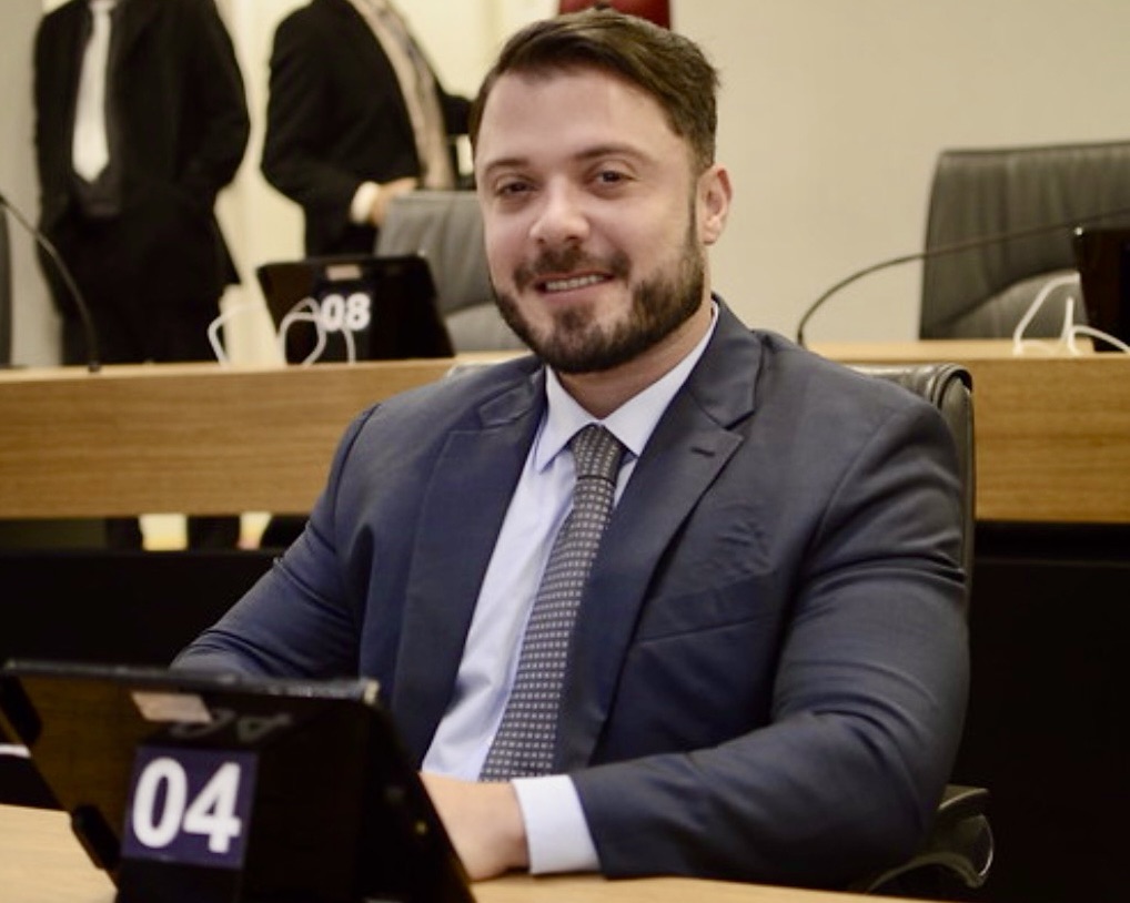 Deputado Caio Roberto é um dos alvos de Operação da Polícia Federal que investiga atuação de facções em eleição na Paraíba